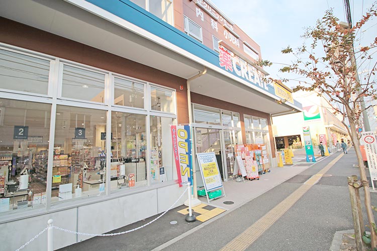 06.道なりに進むと左手にクリエイト薬局が見えてきます